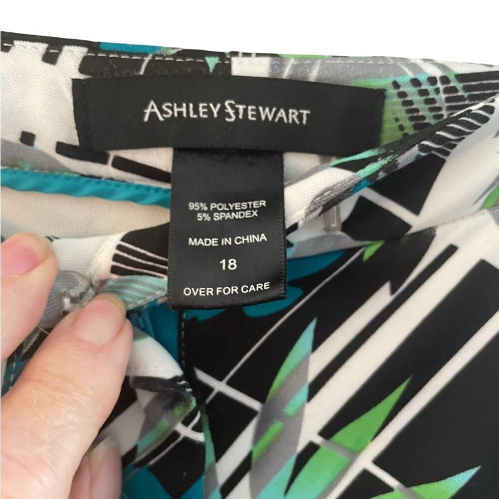 ‎ASHLEY STEWART FLORAL PANTS - Picture 6 of 8